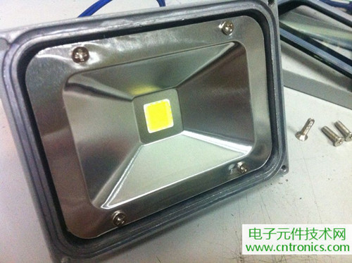 【拆解】9.9包郵10W LED射燈電源拆解改造篇