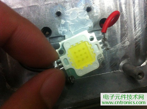 【拆解】9.9包郵10W LED射燈電源拆解改造篇