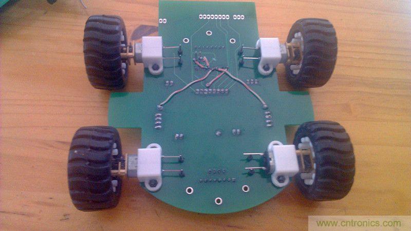 牛人力作！PCB版藍(lán)牙智能小車DIY