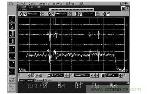 在此示波器照片中，最上面的波形取自JP1(到數(shù)字電位器的數(shù)字碼)，第二個(gè)波形取自JP5(相鄰模擬走線上的噪聲)，最下面的波形取自TP10(16位D/A轉(zhuǎn)換器輸出端的噪聲)。