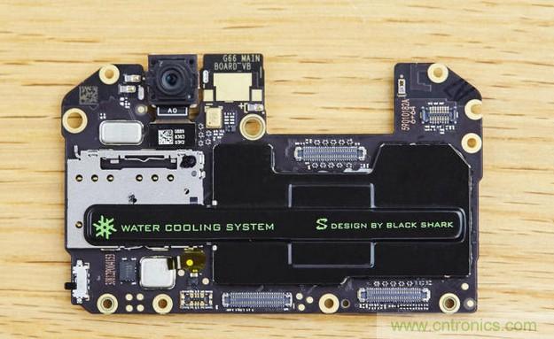 拆解黑鯊手機(jī)：多級直觸一體式液冷系統(tǒng)有什么門道？